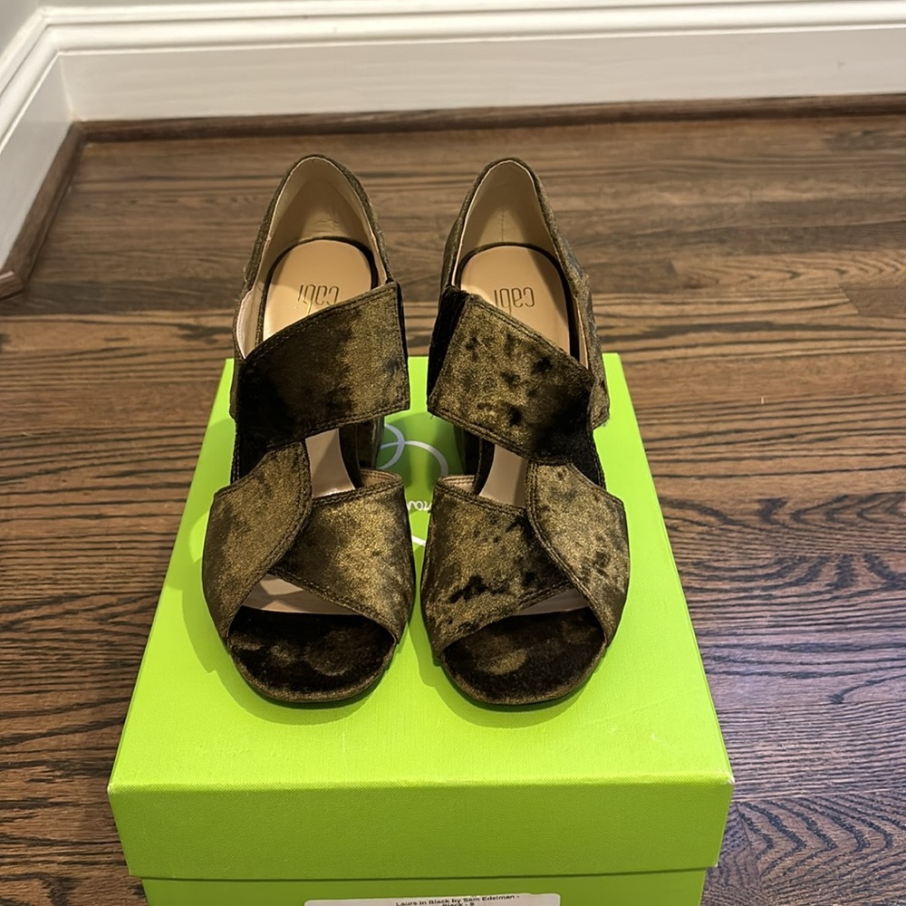 Cabi Interlock Block crushed velvet heel size 8, EUC